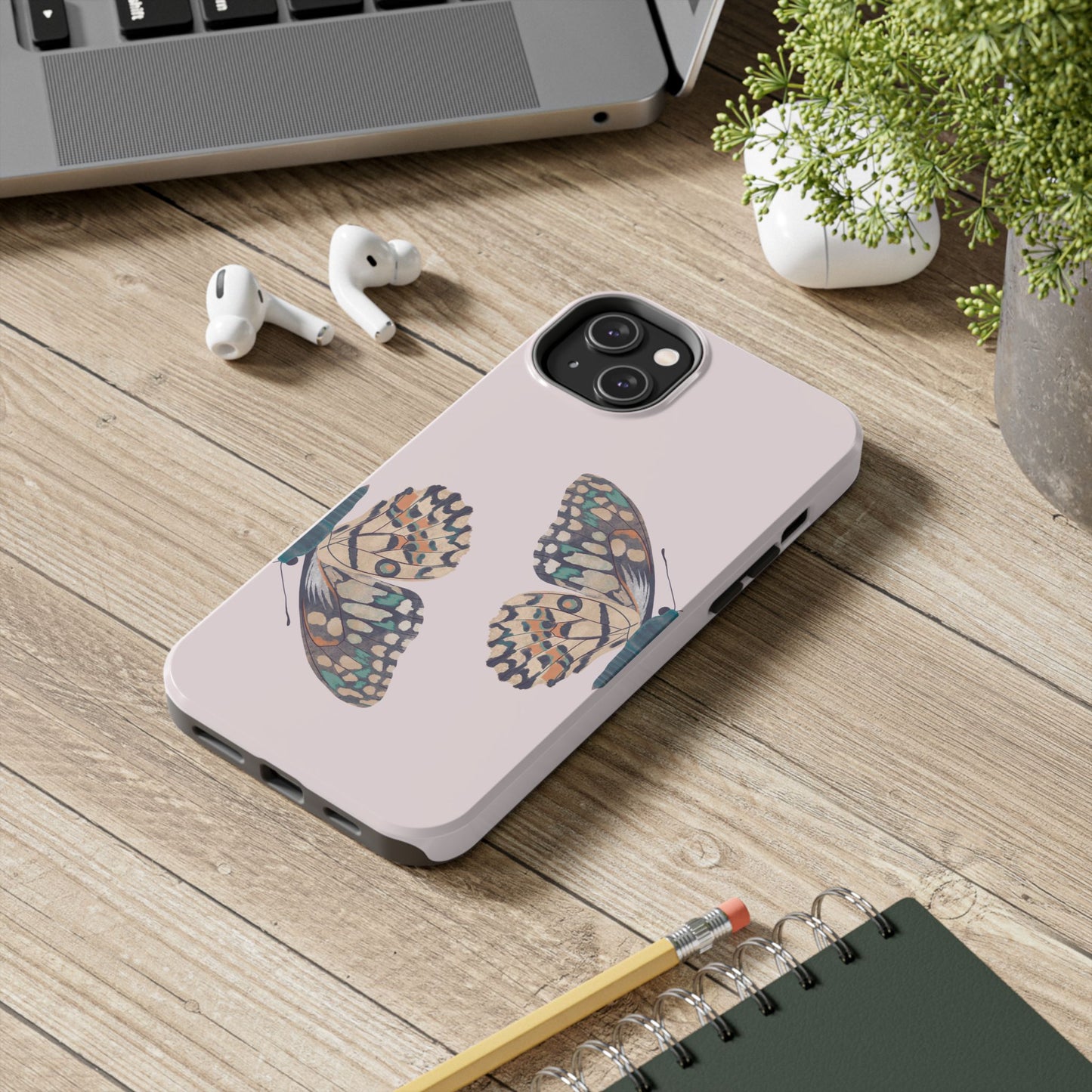 Coque iPhone rose effet papillon