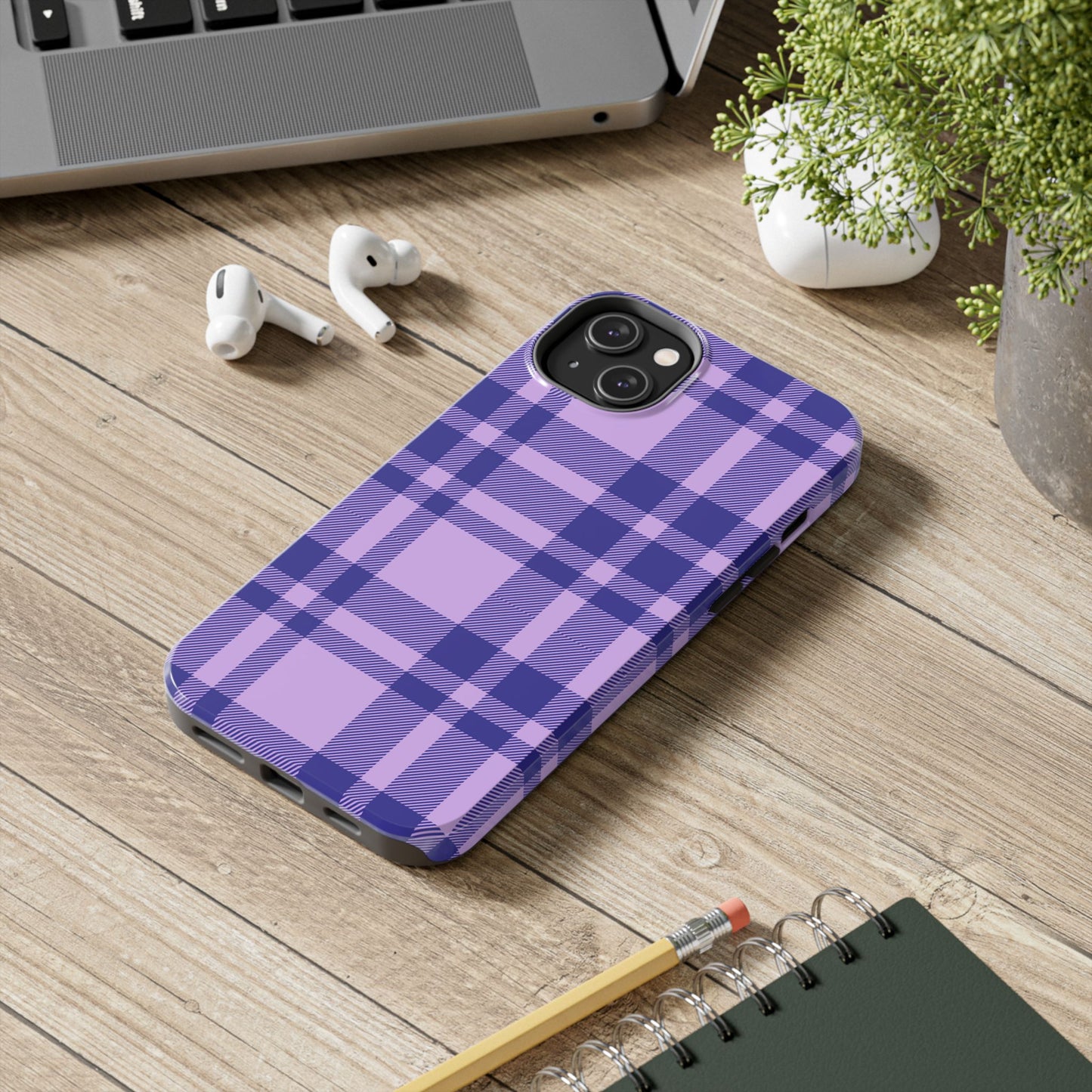Coque iPhone à carreaux violets